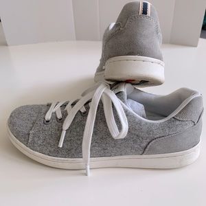 Ellen DeGeneres Gray Chapala Sneakers W7